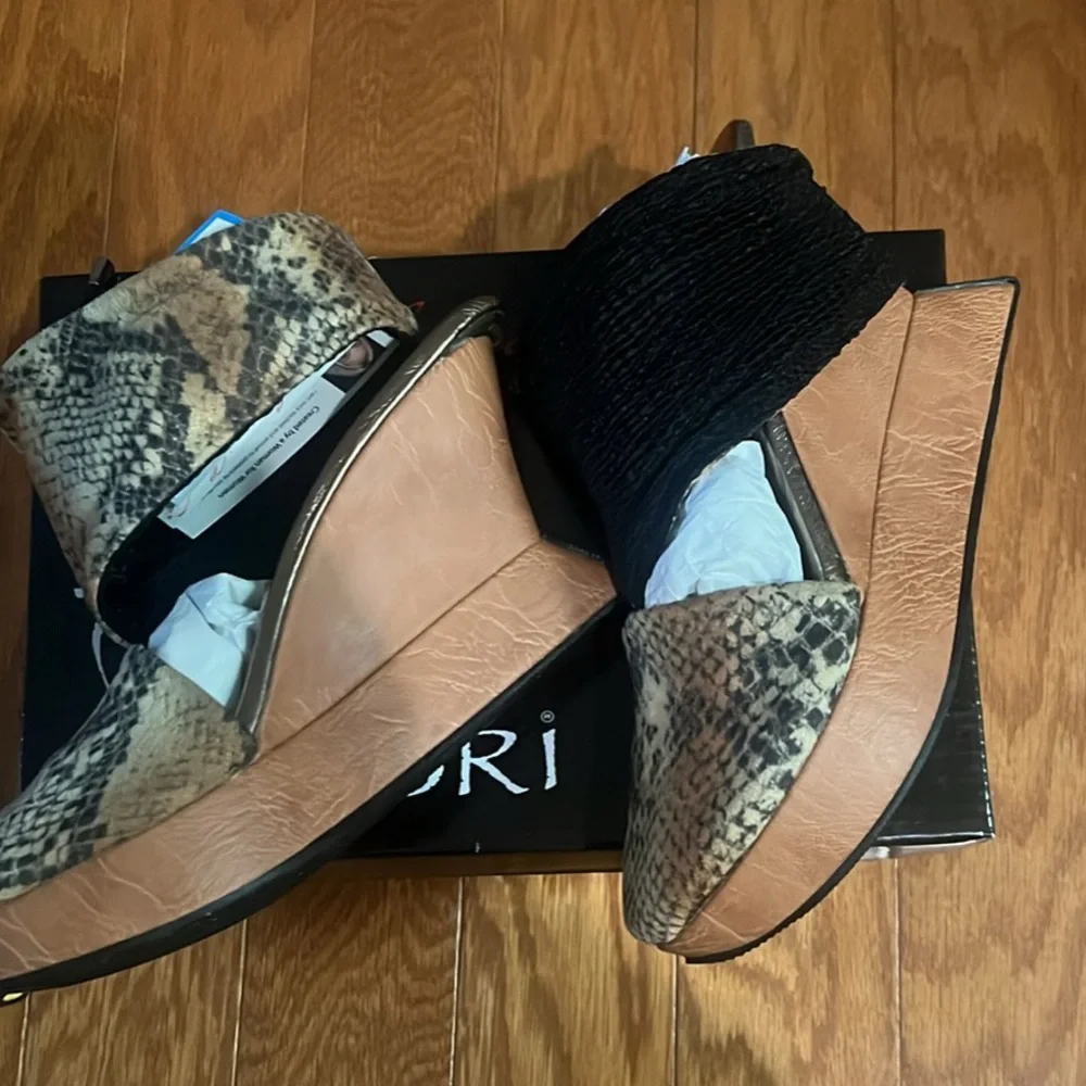 Womens Snake-Print Wedge Sandals in Tan and Black